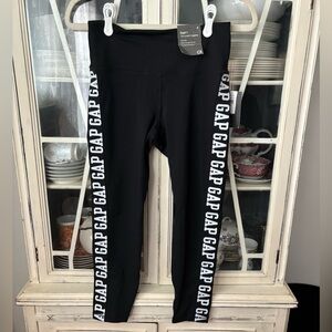 GAP Capri Workout Leggings